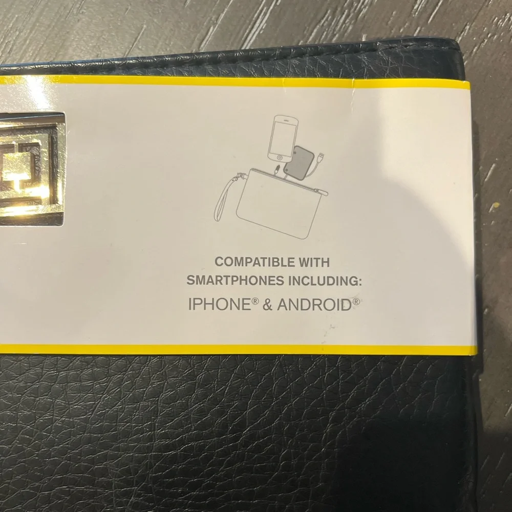 Liz Claiborne Phone Charging Wallet Black Pebble Wristlet iPhone Android NWT
